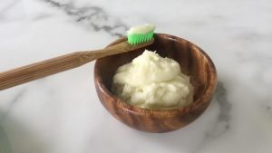 چگونه از روغن نارگیل خمیردندان بسازیم
